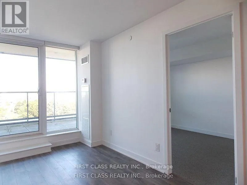 808 - 160 FLEMINGTON ROAD