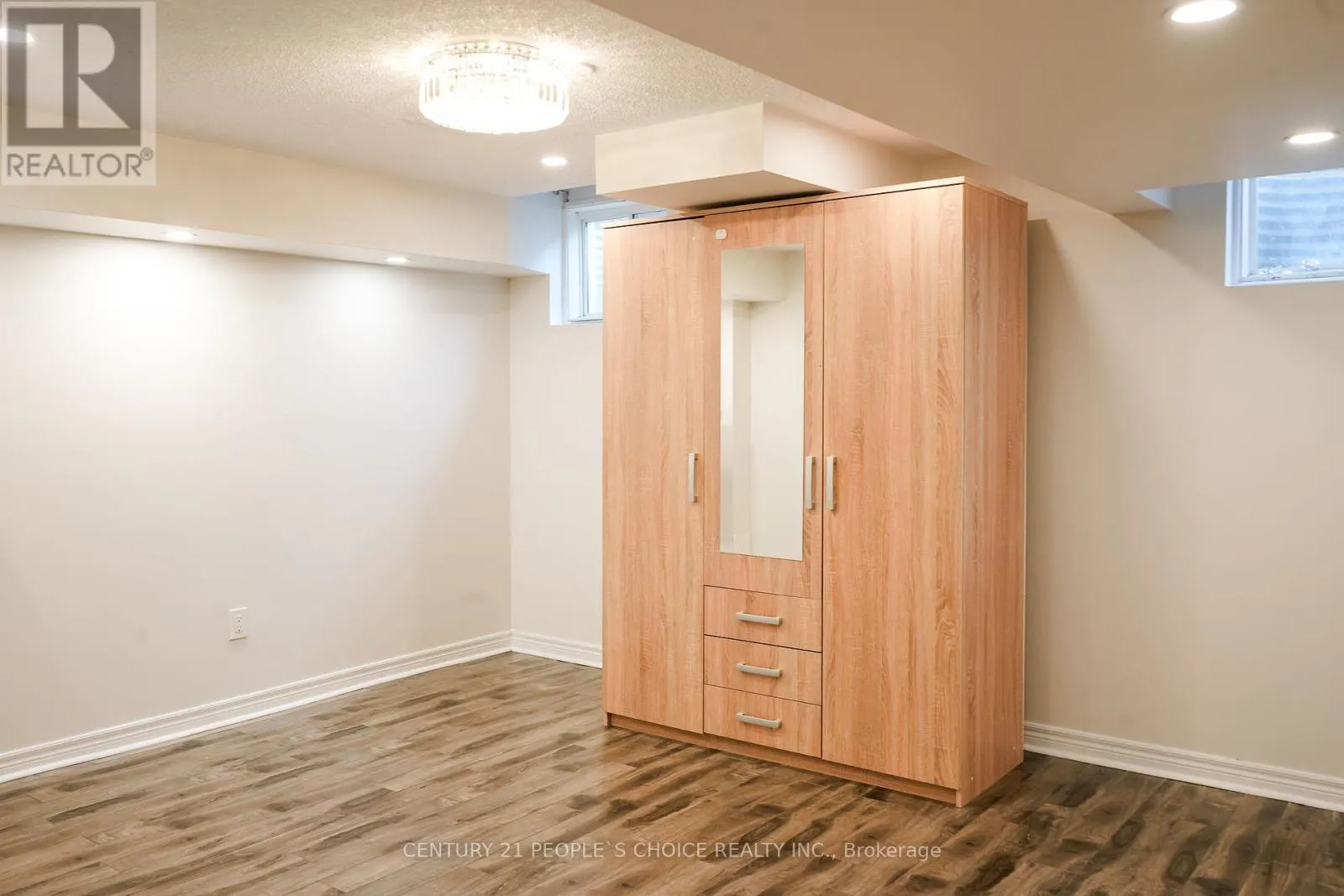 4 KEMPSFORD CRESCENT
