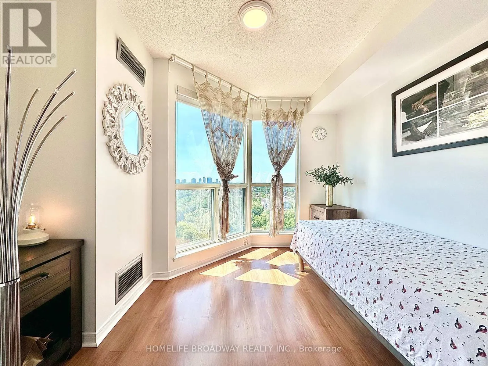 1709 - 2155 BURNHAMTHORPE ROAD W