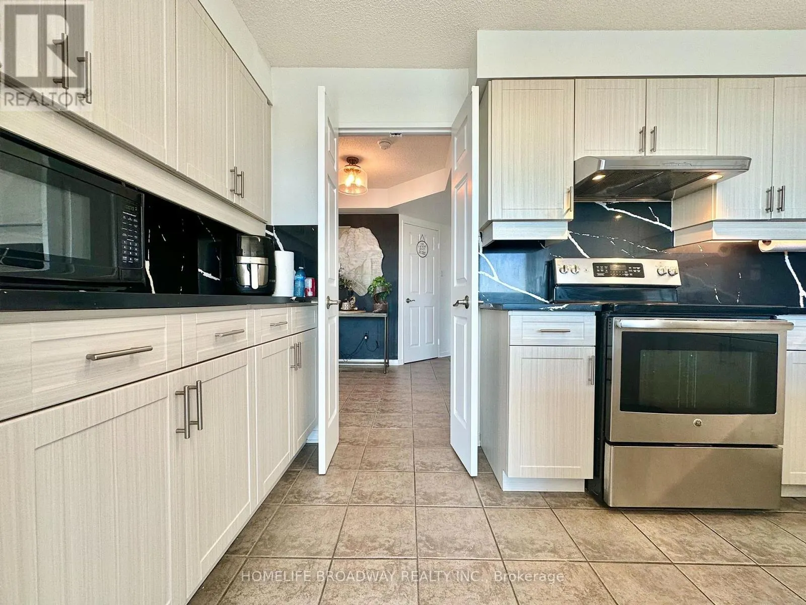 1709 - 2155 BURNHAMTHORPE ROAD W