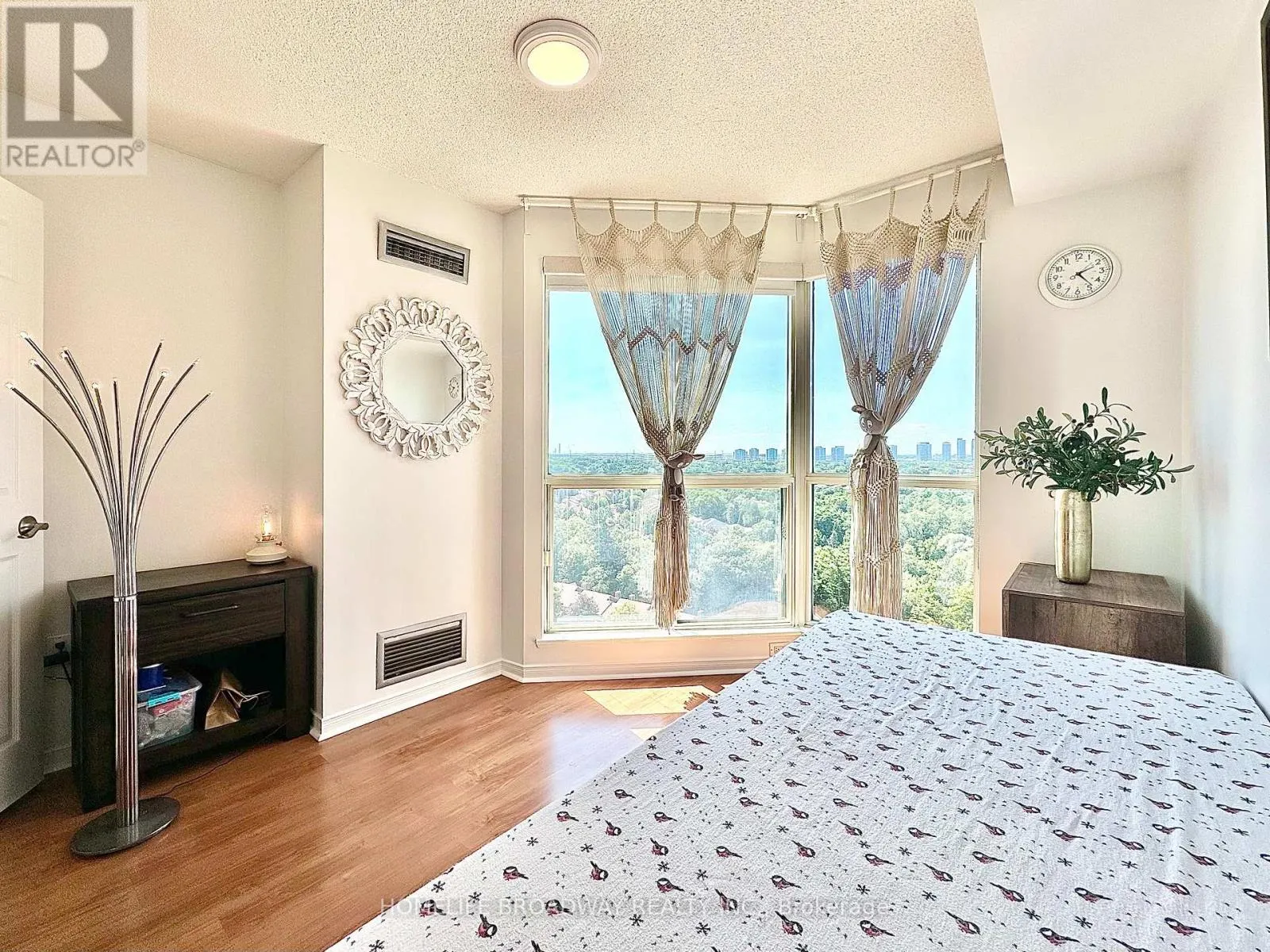 1709 - 2155 BURNHAMTHORPE ROAD W