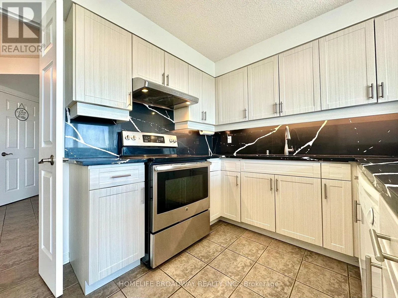 1709 - 2155 BURNHAMTHORPE ROAD W