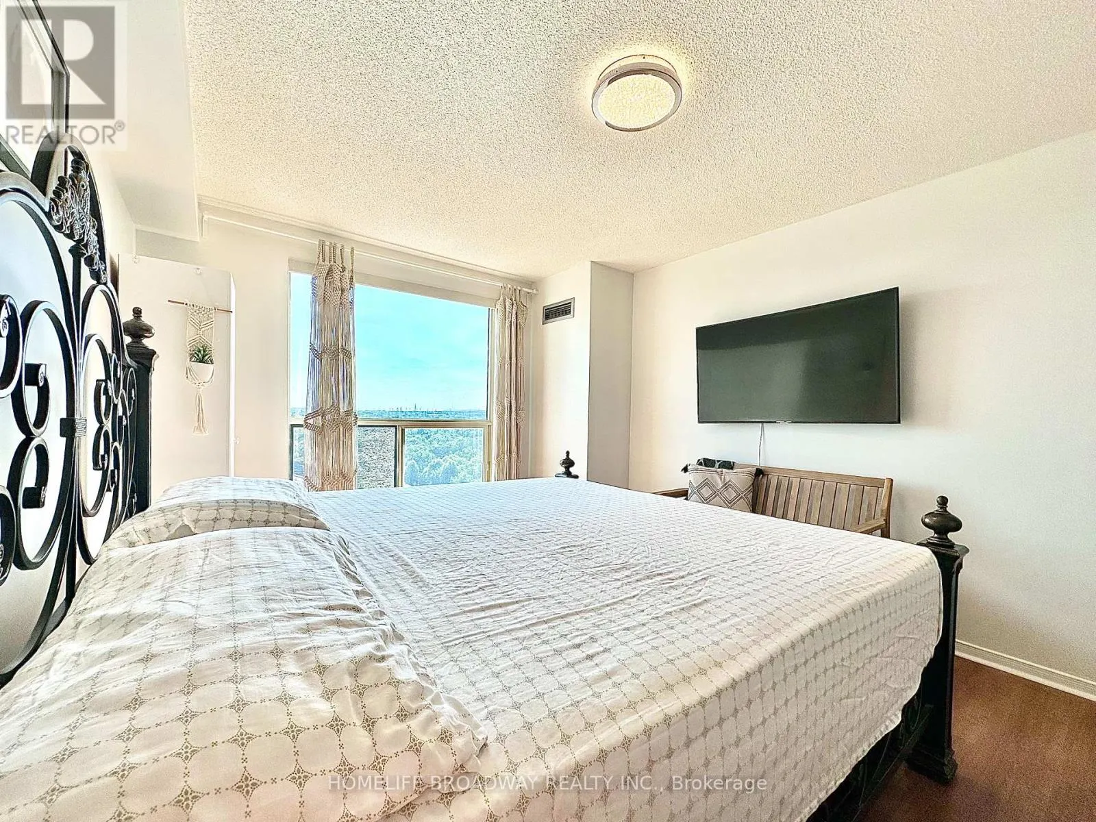 1709 - 2155 BURNHAMTHORPE ROAD W
