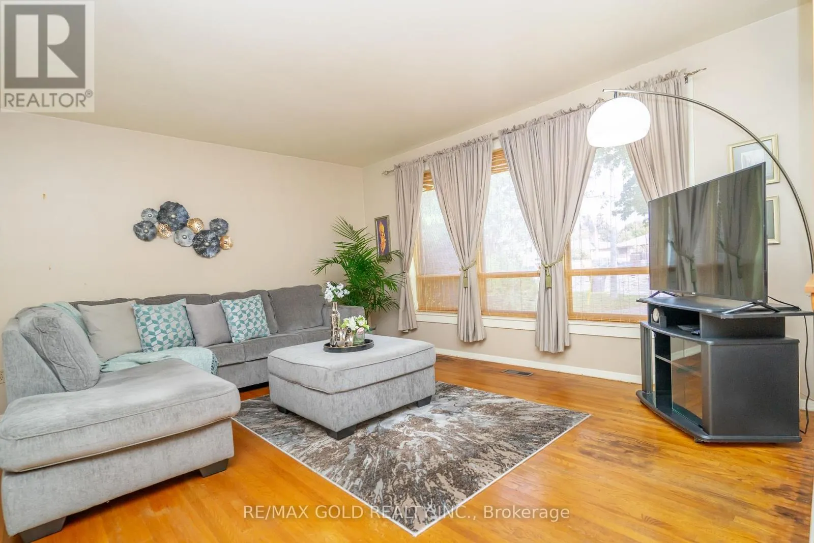43 ALEXANDRIA CRESCENT
