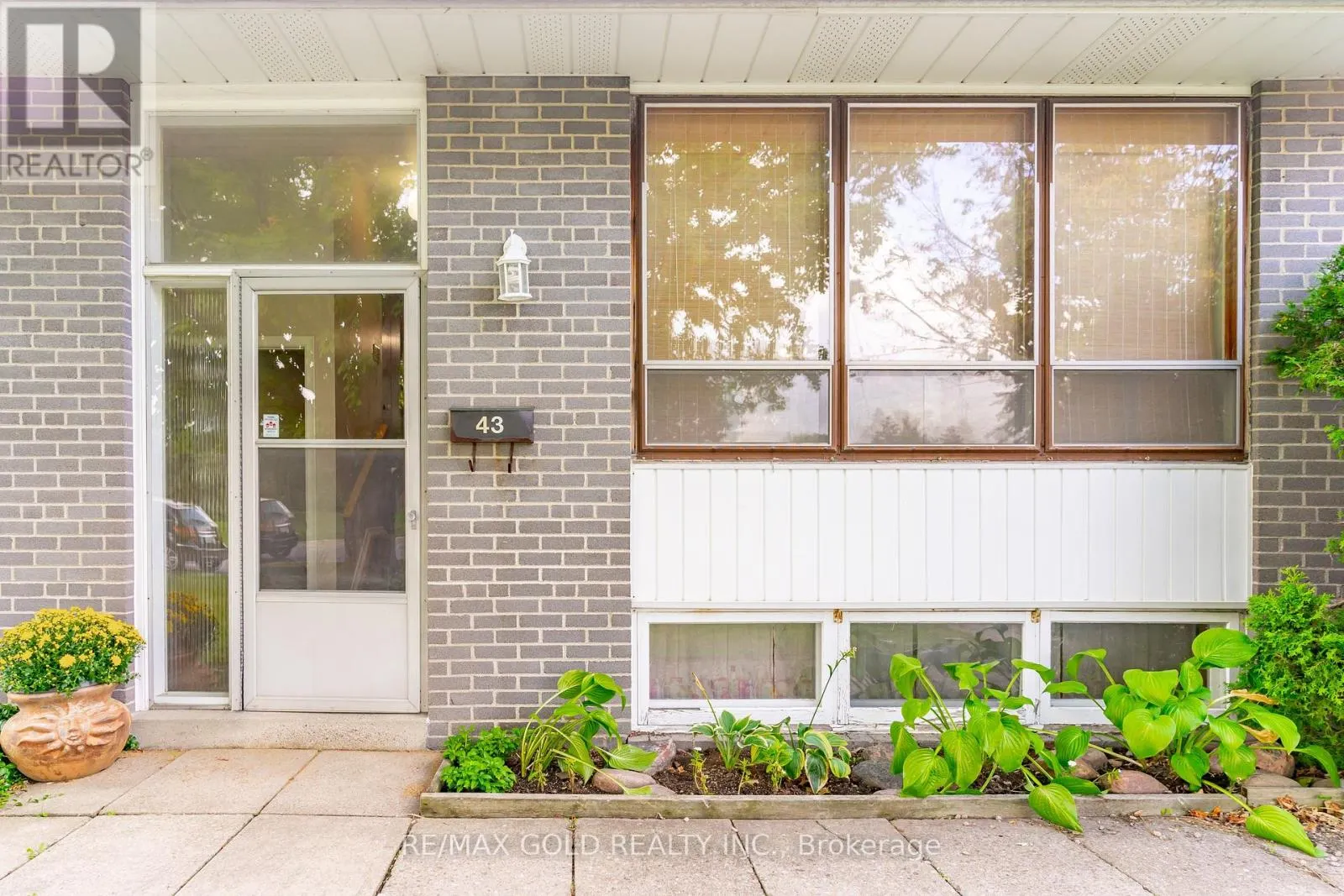 43 ALEXANDRIA CRESCENT