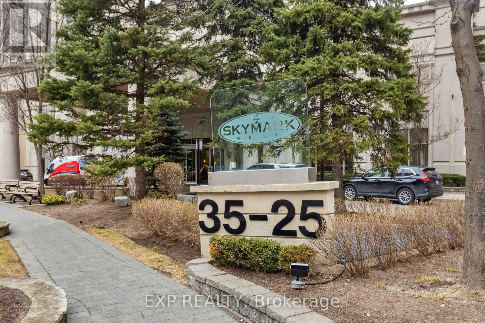 616 - 25 KINGSBRIDGE GARDEN CIRCLE
