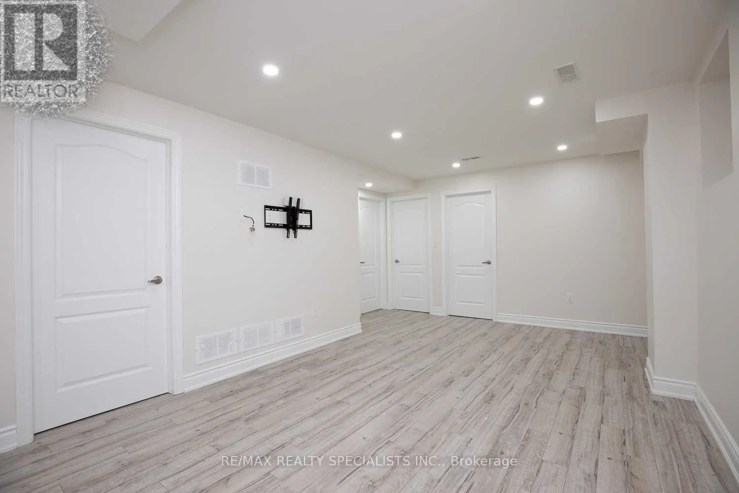 BASEMENT UNIT - 42 RISING HILL RIDGE
