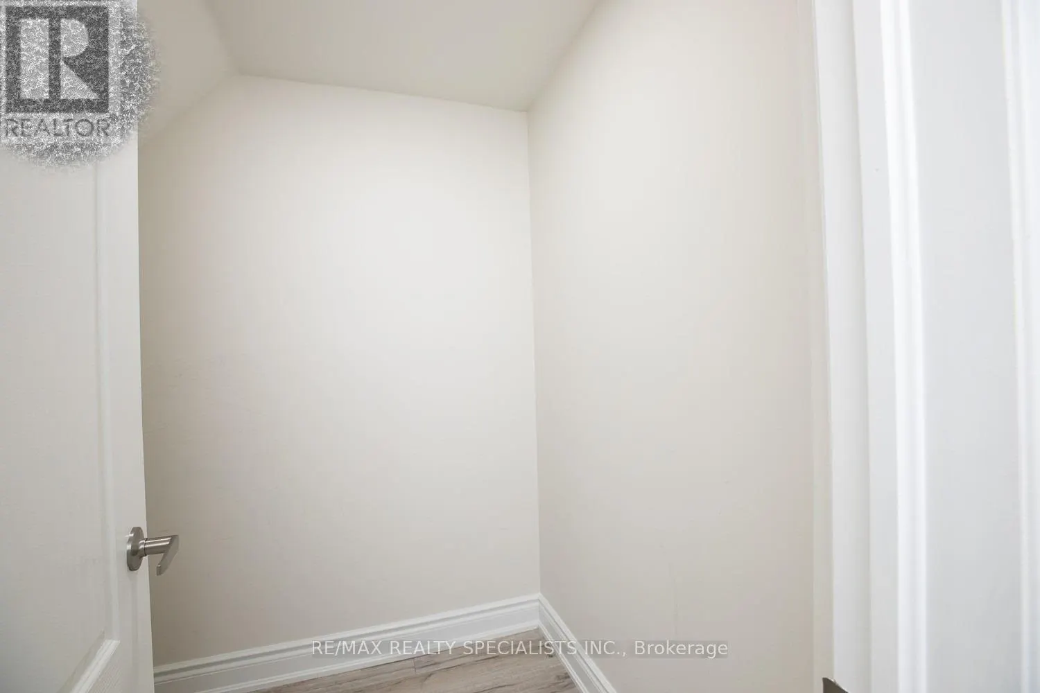 BASEMENT UNIT - 42 RISING HILL RIDGE