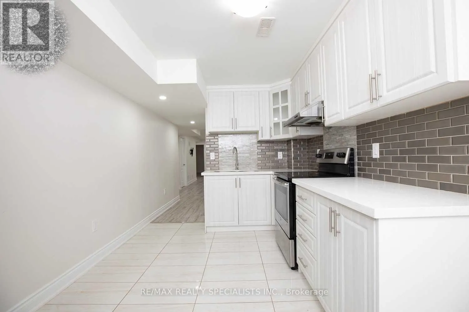 BASEMENT UNIT - 42 RISING HILL RIDGE