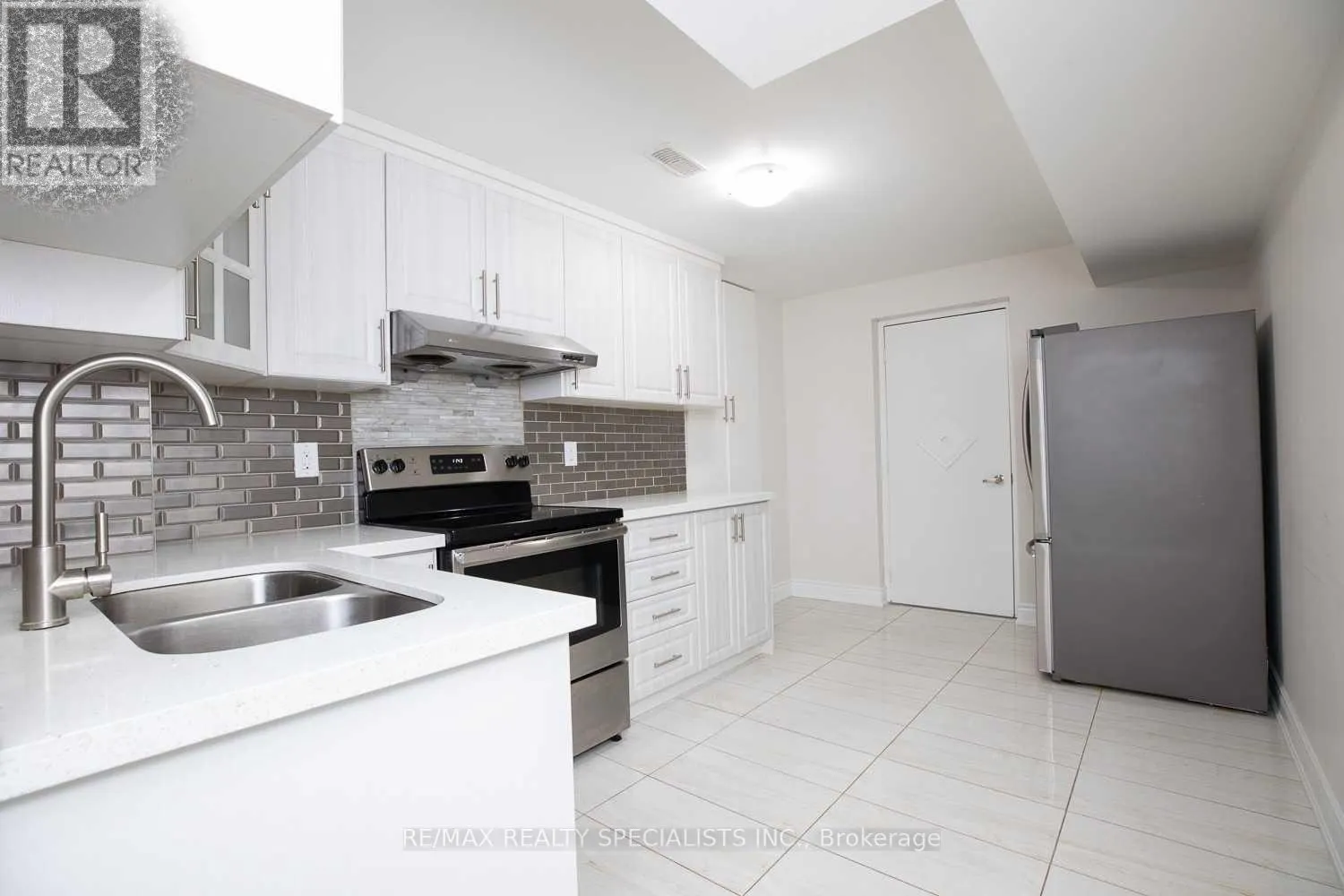 BASEMENT UNIT - 42 RISING HILL RIDGE