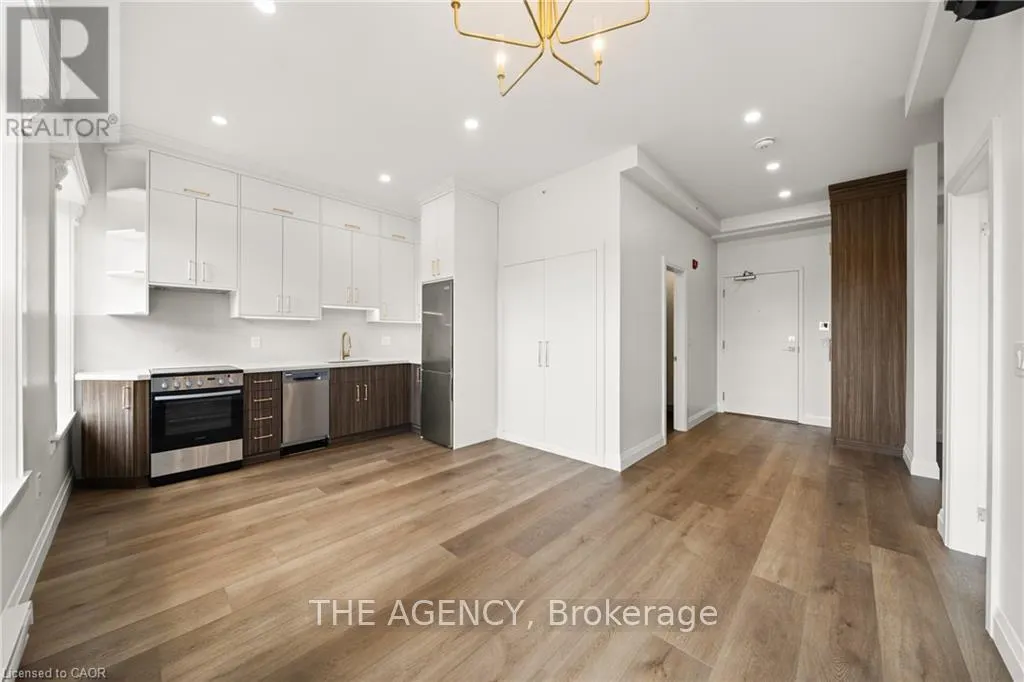 3 - 153 MAIN STREET E