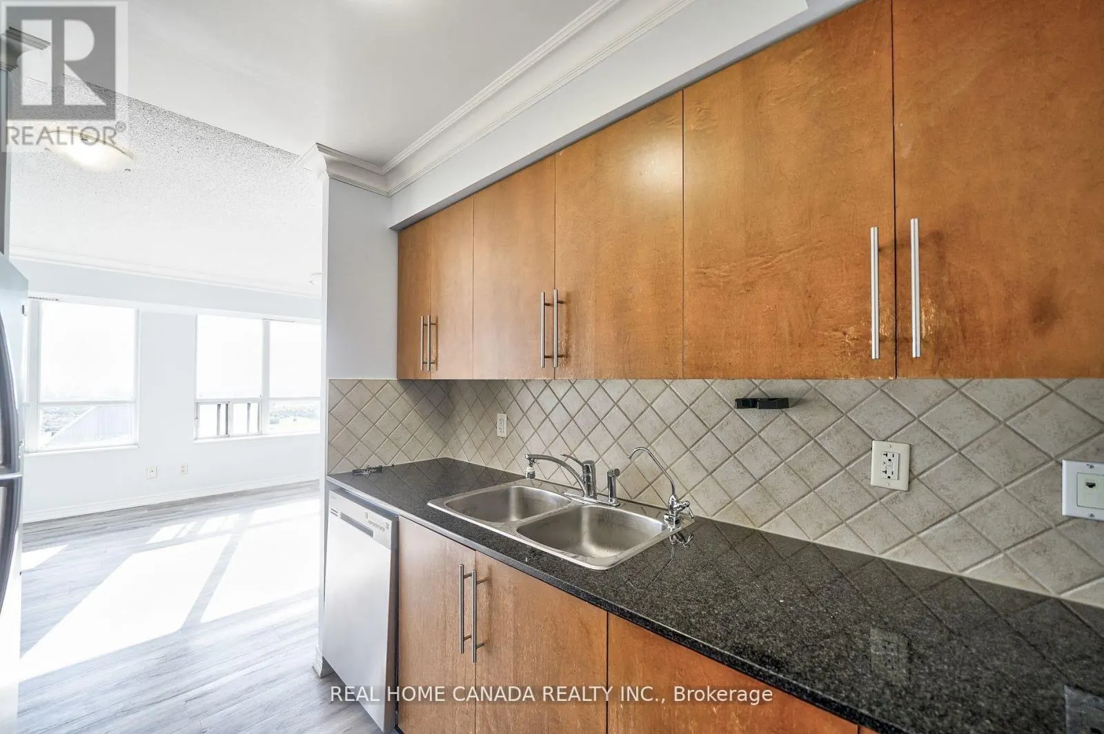 2811 - 310 BURNHAMTHORPE ROAD W