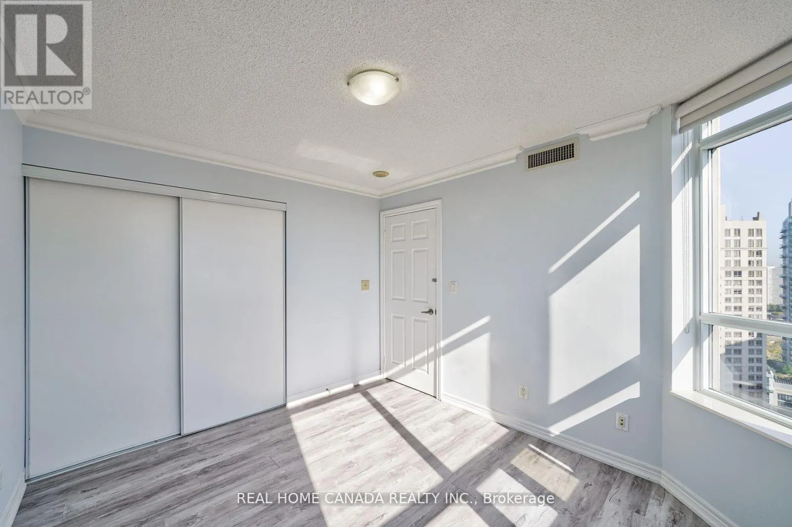 2811 - 310 BURNHAMTHORPE ROAD W