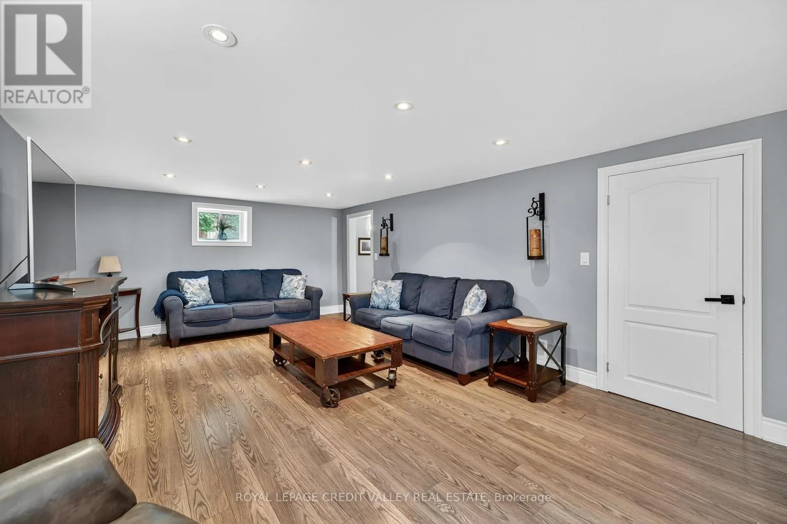 24 WILLIS DRIVE
