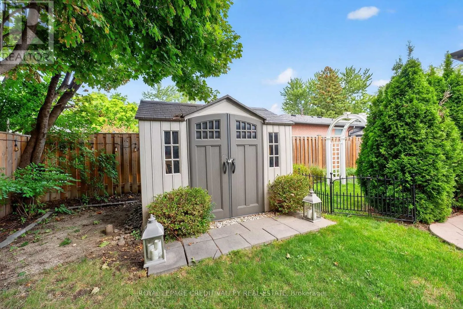 24 WILLIS DRIVE