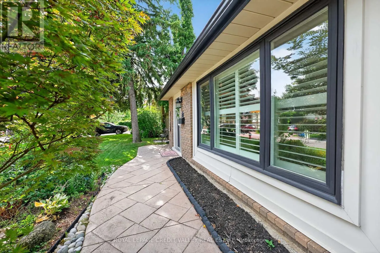 24 WILLIS DRIVE