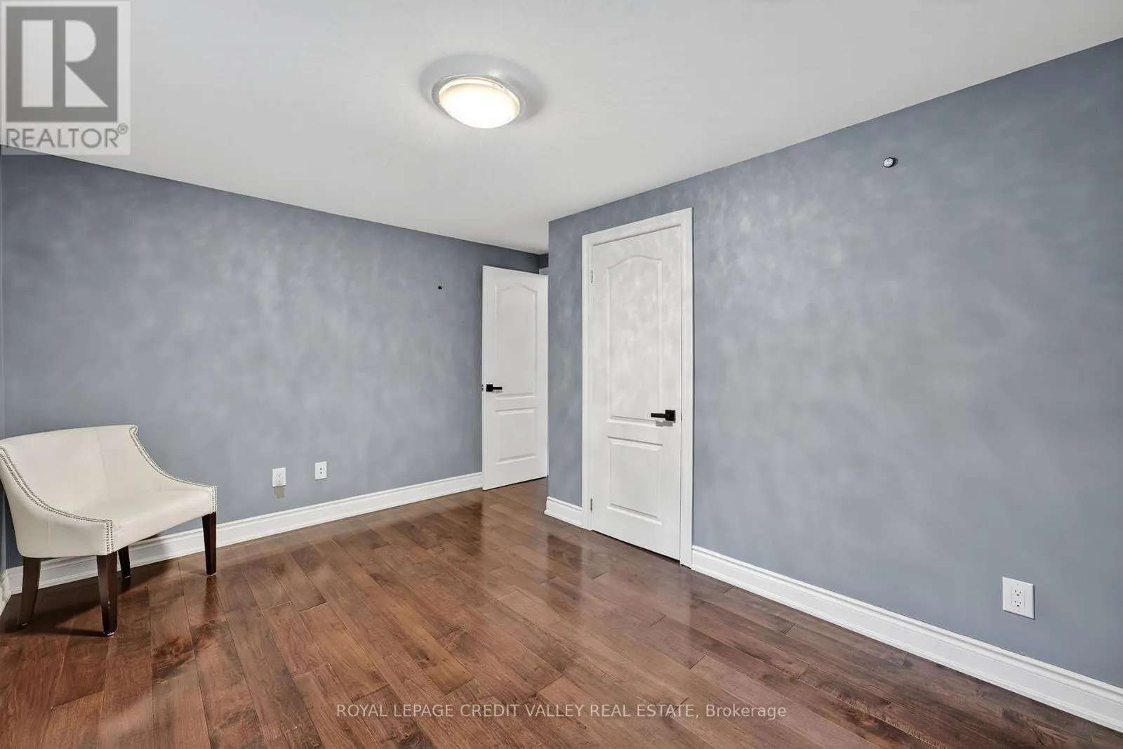 24 WILLIS DRIVE
