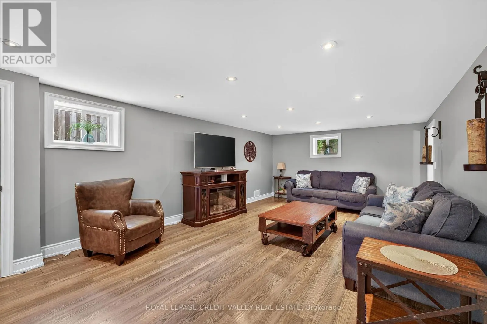 24 WILLIS DRIVE