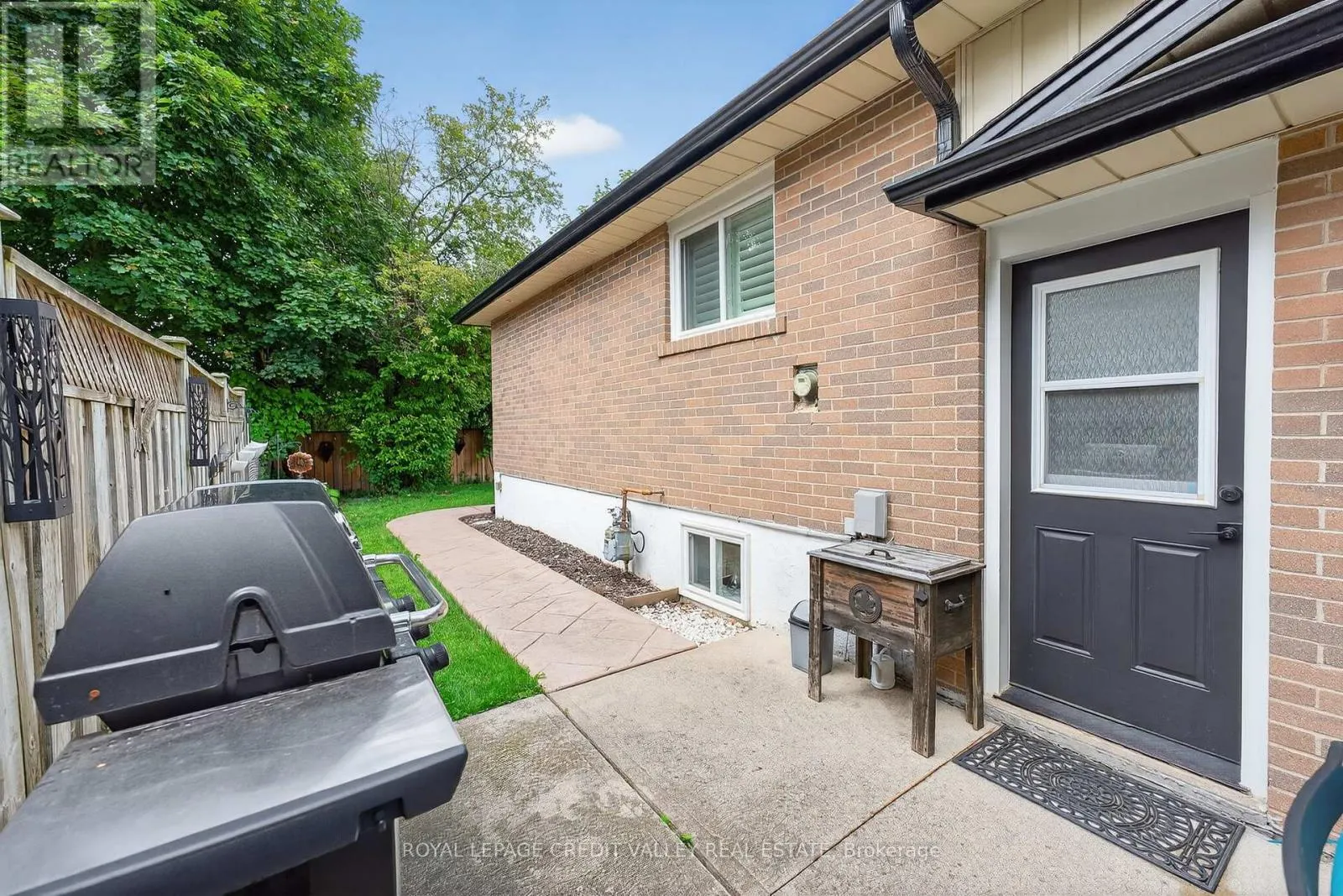 24 WILLIS DRIVE