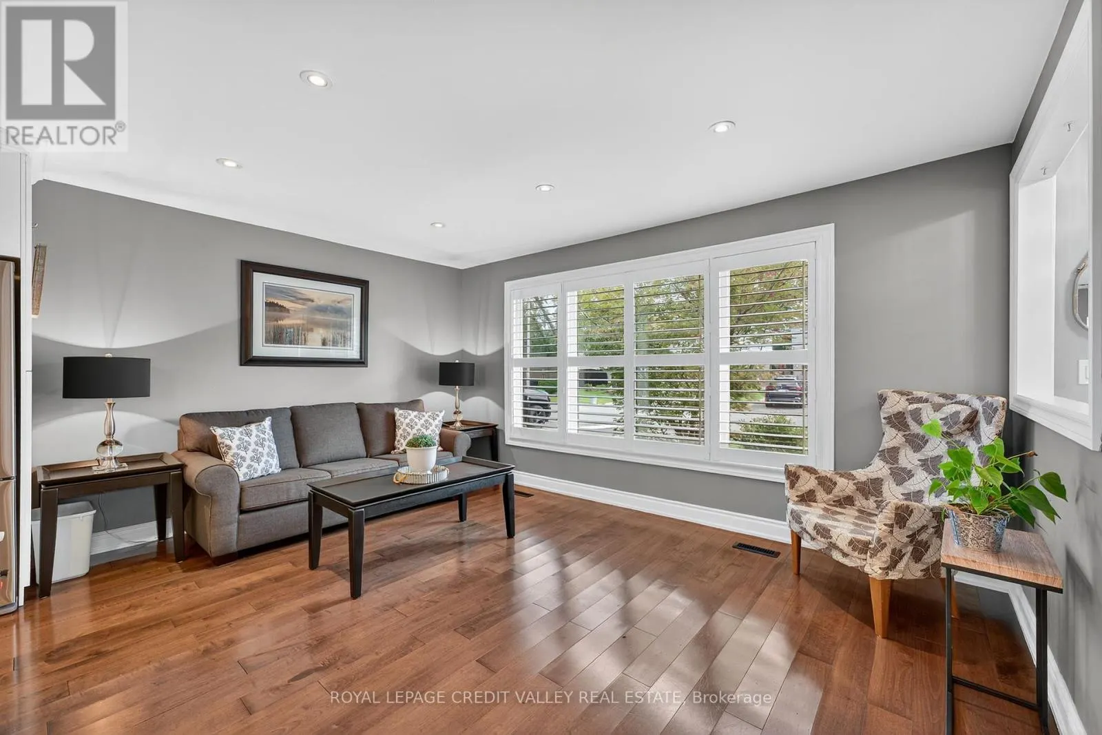 24 WILLIS DRIVE