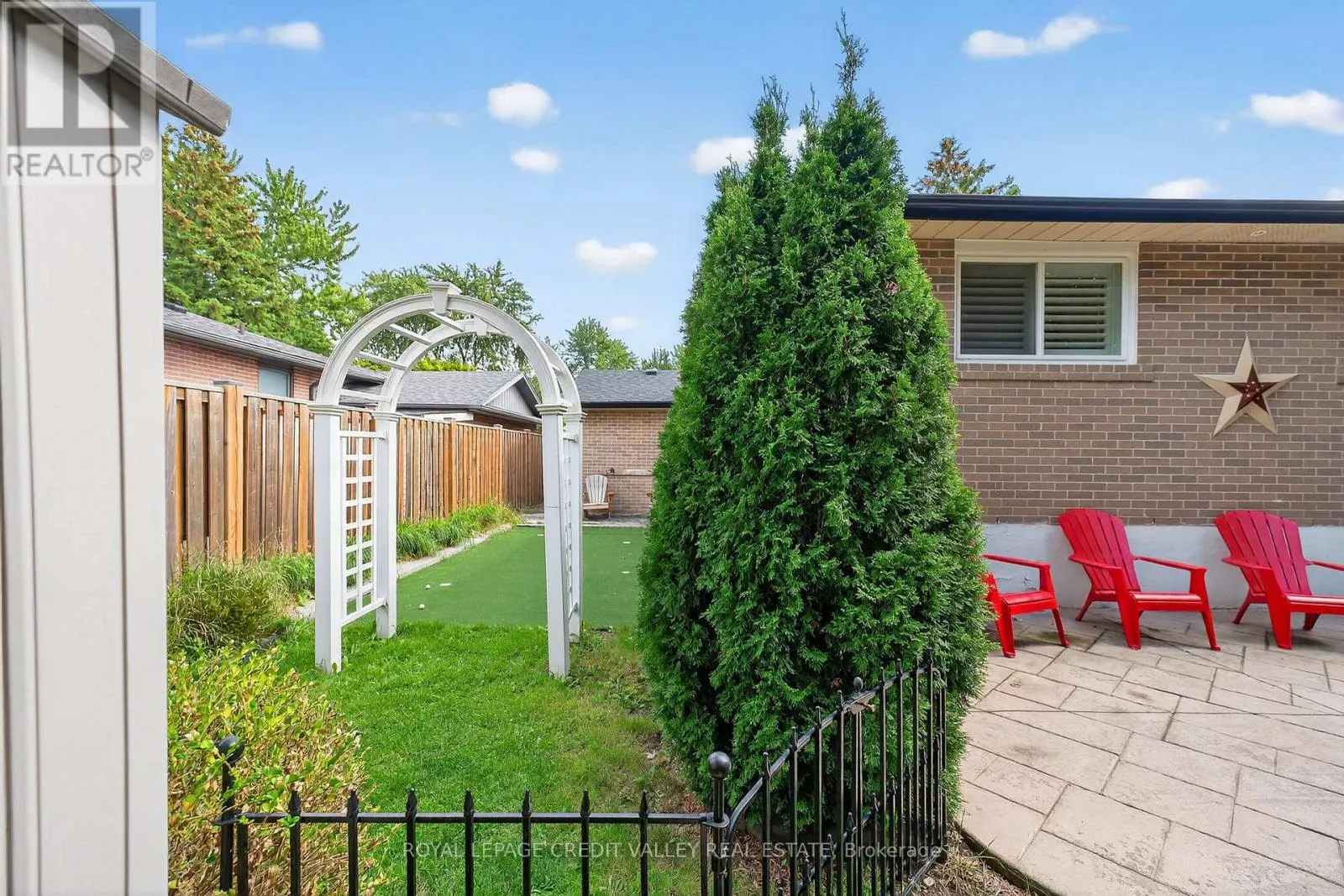 24 WILLIS DRIVE