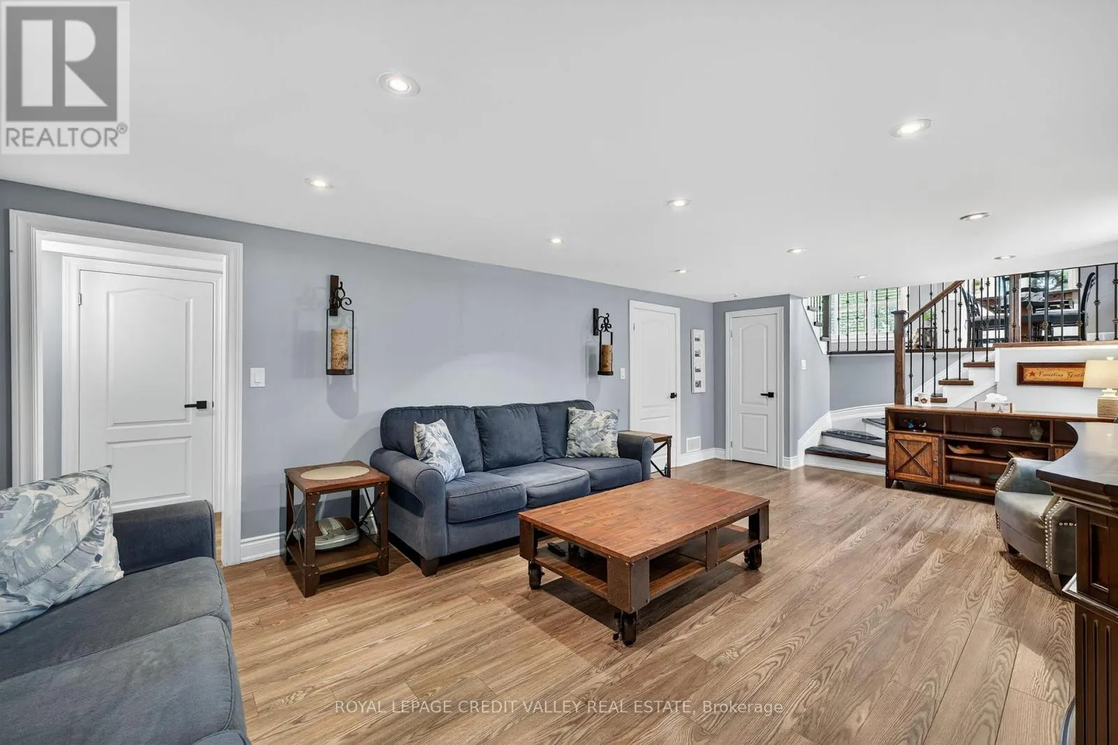 24 WILLIS DRIVE