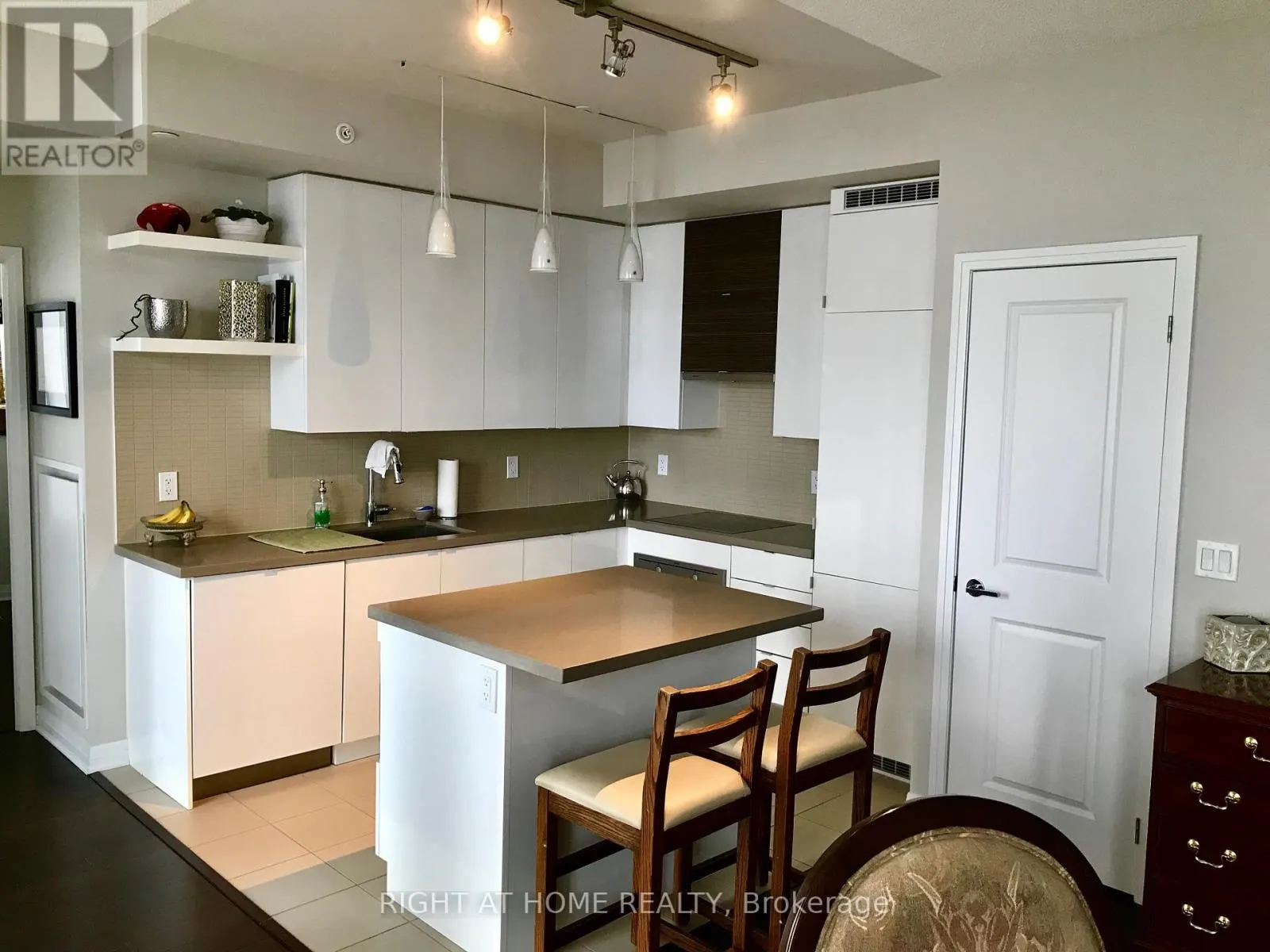 1807 - 59 ANNIE CRAIG DRIVE