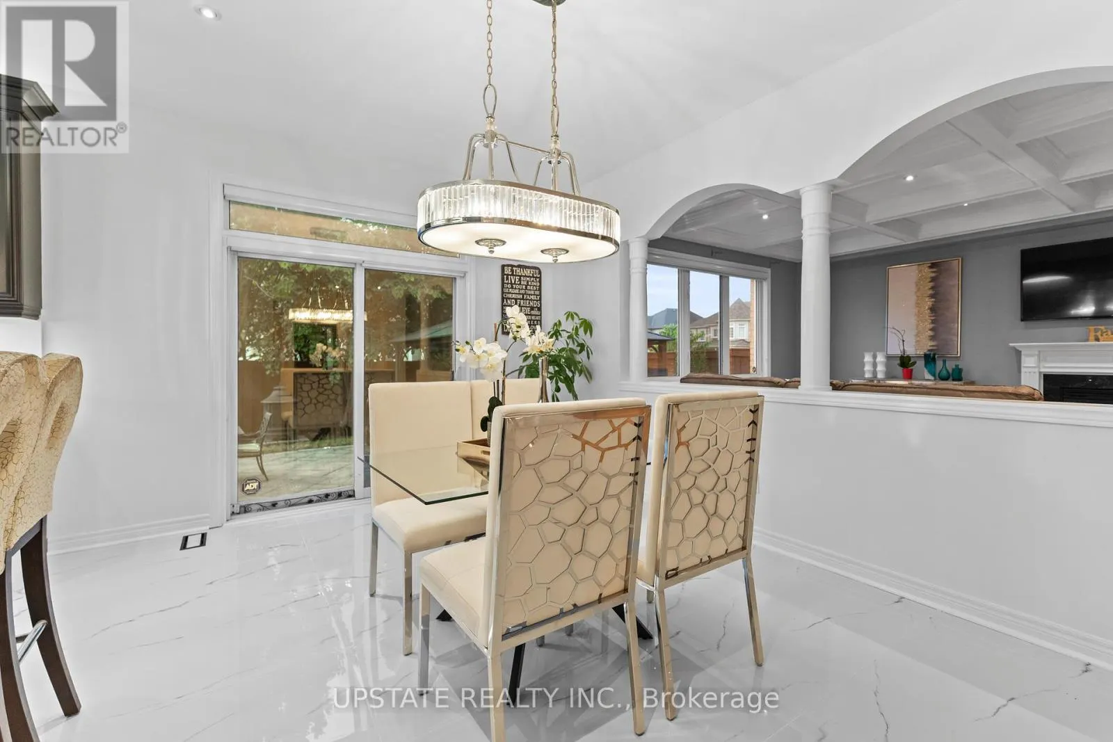 6 ISLINGTON DRIVE