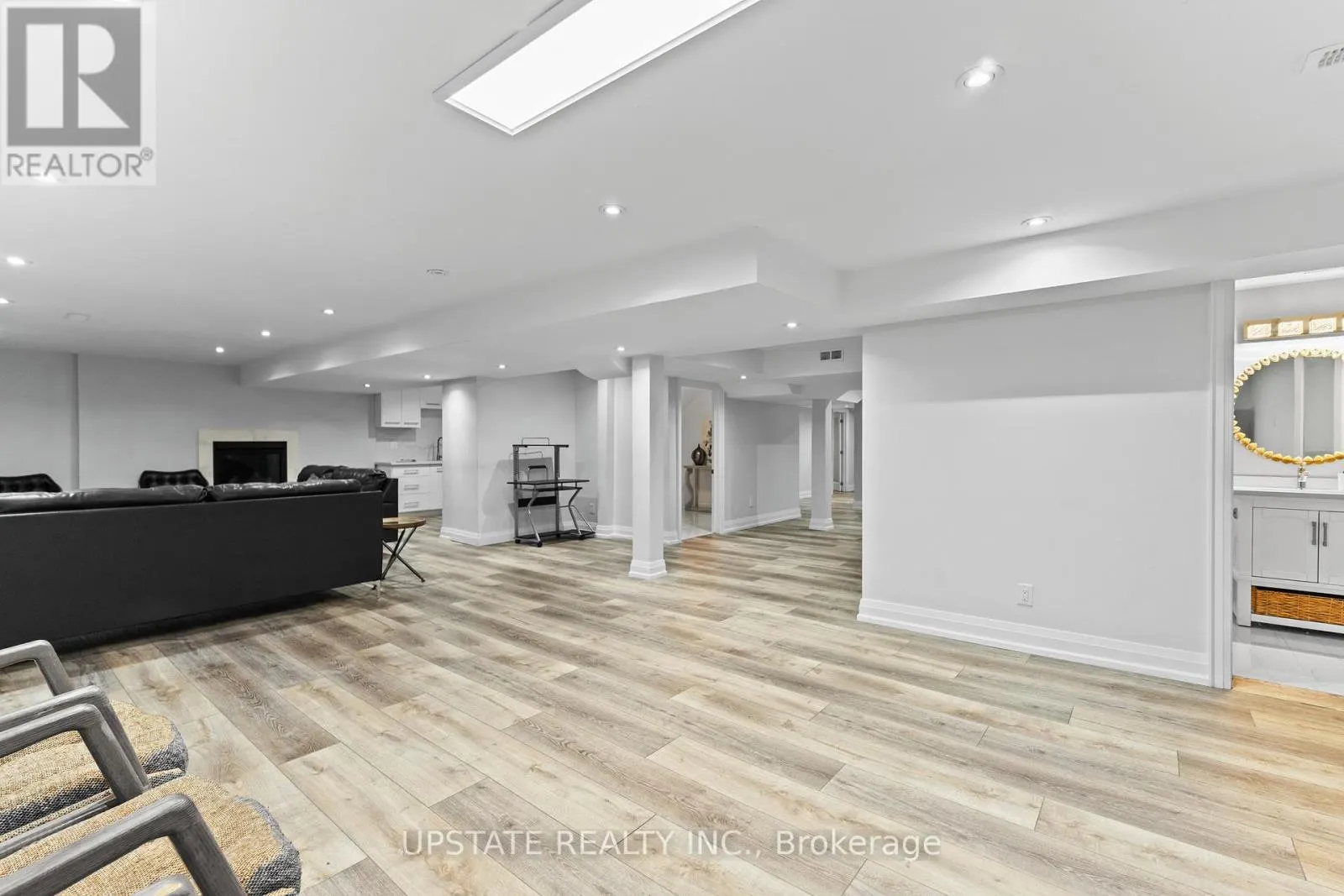 6 ISLINGTON DRIVE