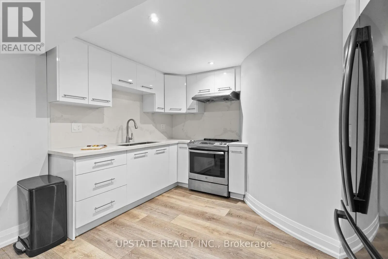 6 ISLINGTON DRIVE