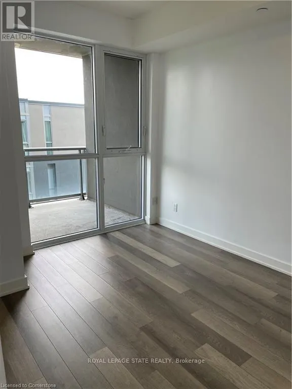 D412 - 5220 DUNDAS STREET