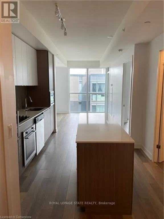 D412 - 5220 DUNDAS STREET