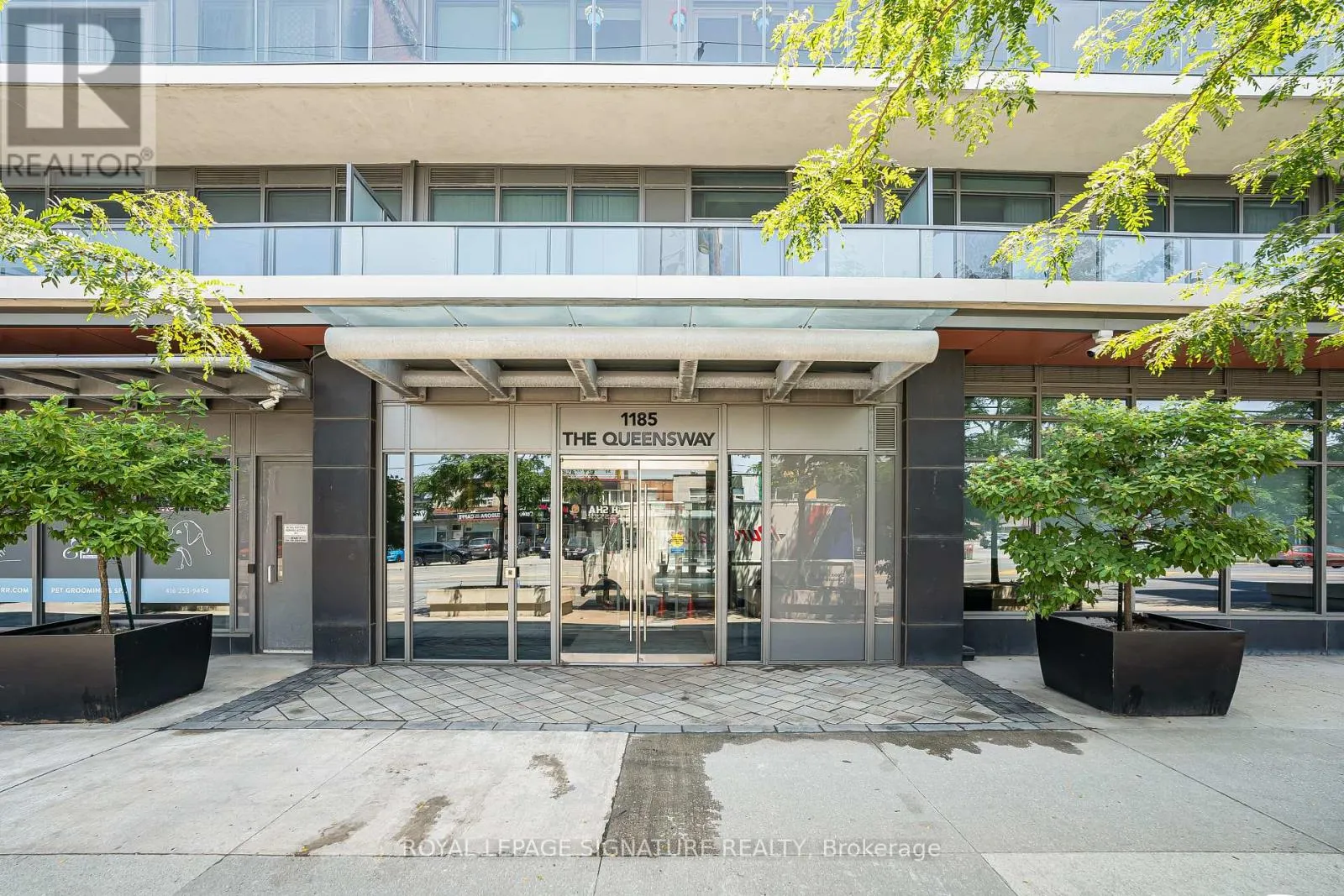 527 - 1185 THE QUEENSWAY