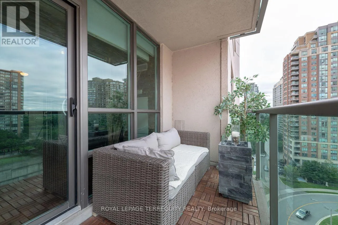 1105 - 208 ENFIELD PLACE