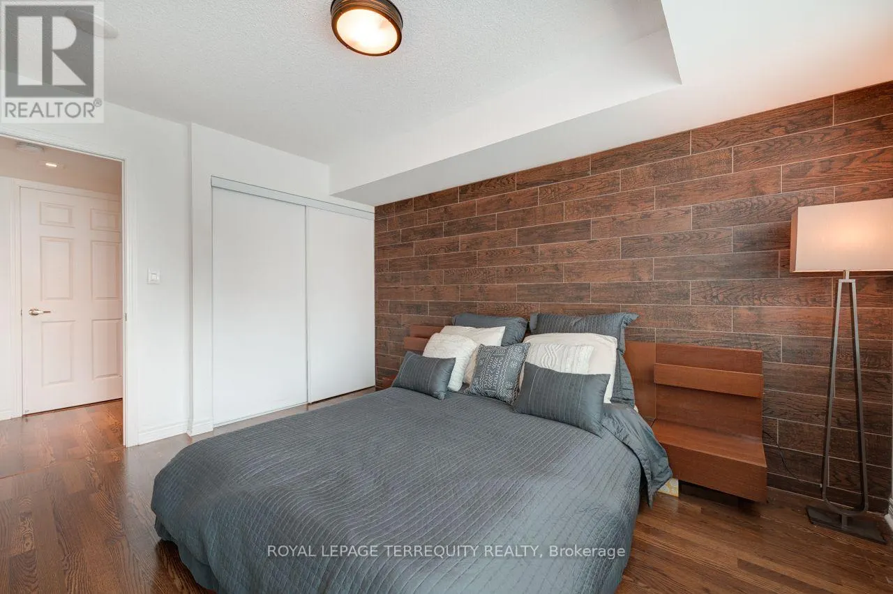 1105 - 208 ENFIELD PLACE