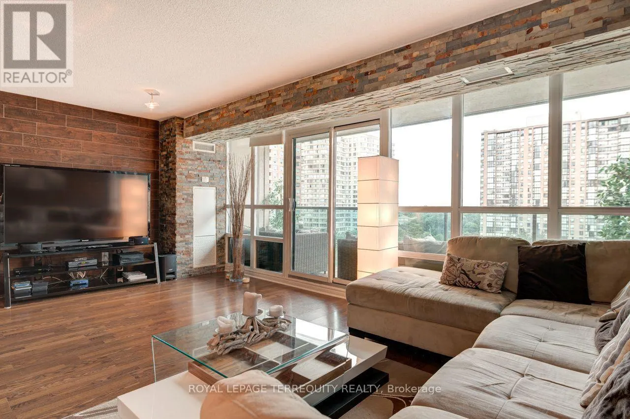 1105 - 208 ENFIELD PLACE