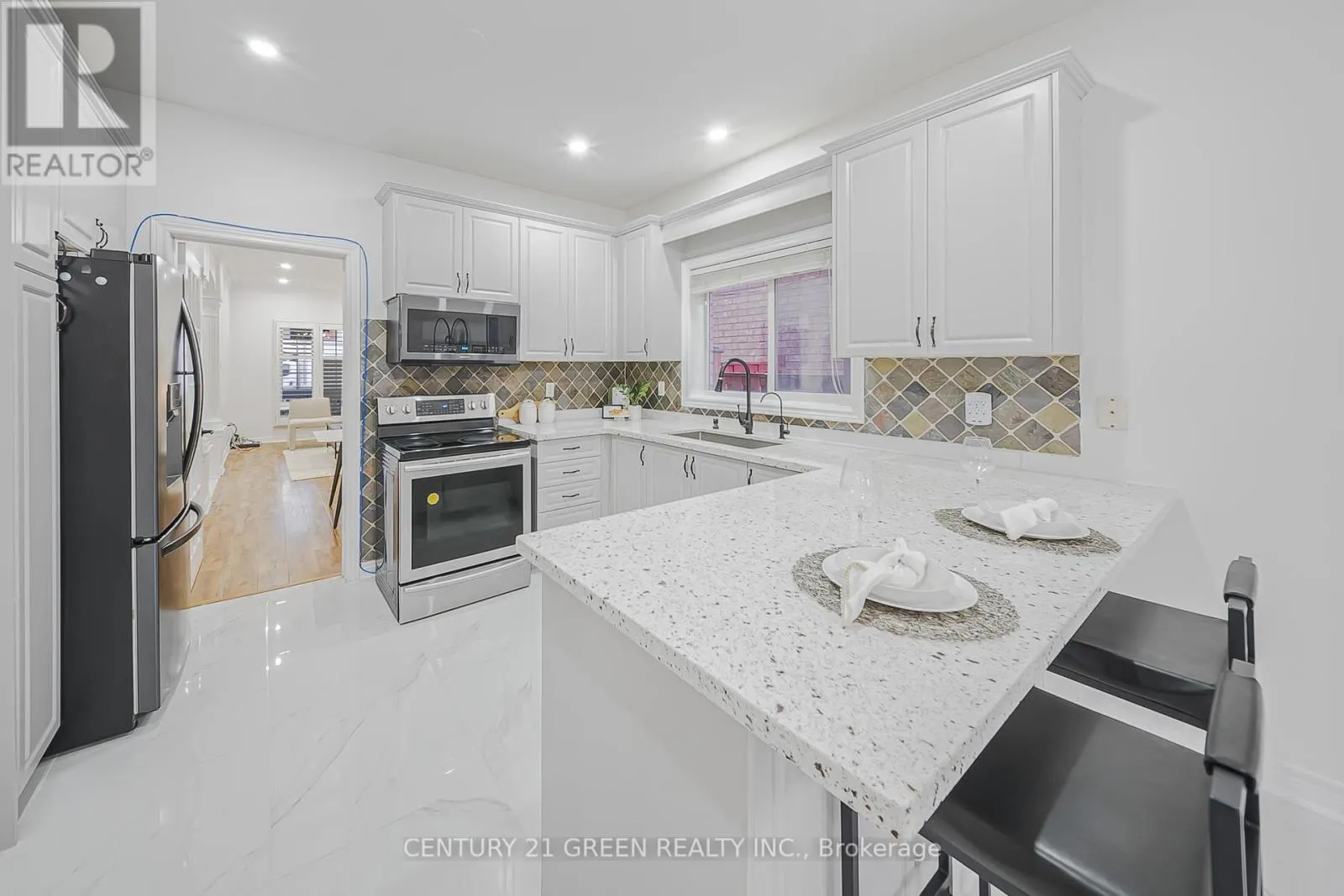 486 FERNFOREST DRIVE