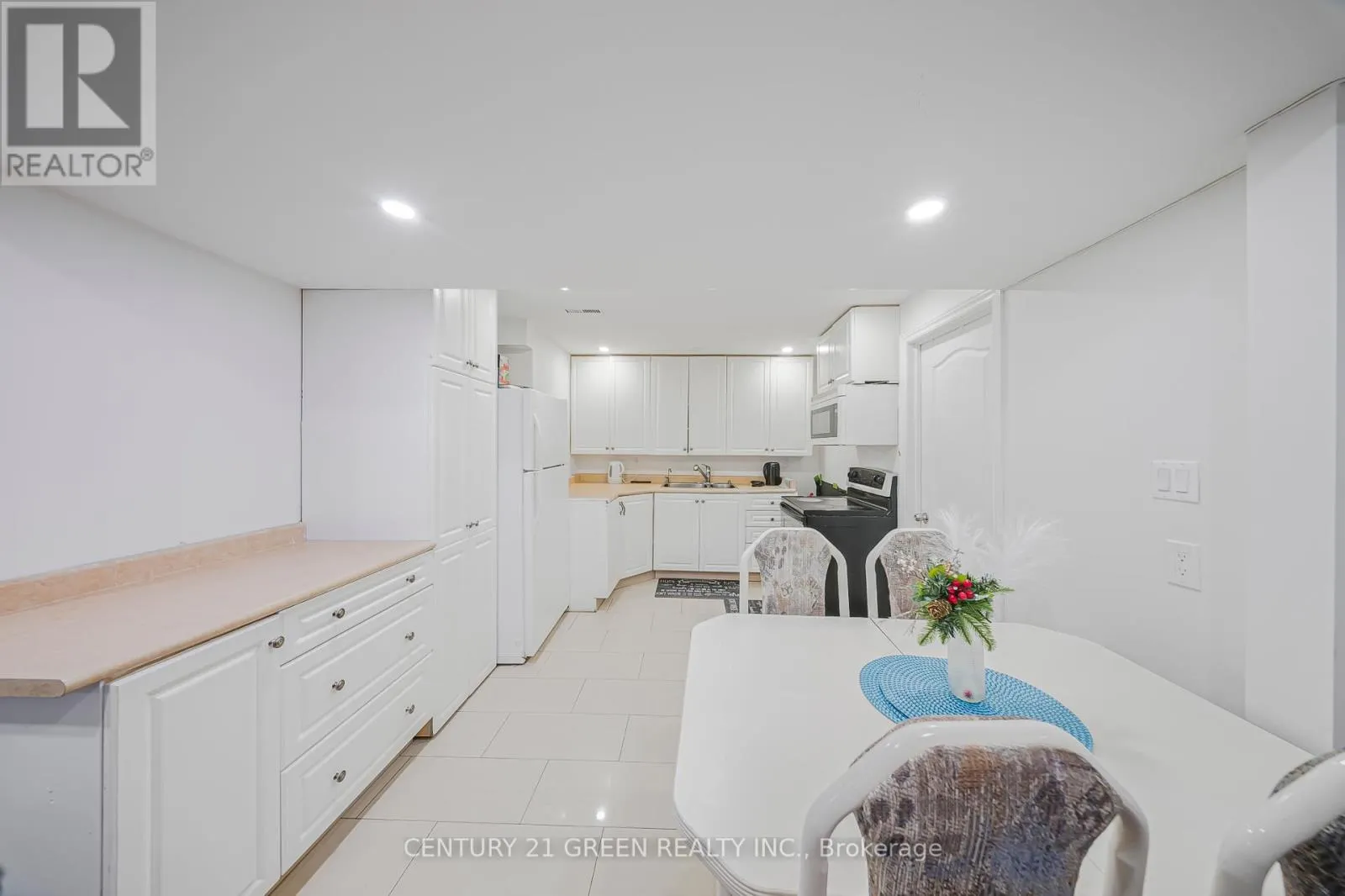486 FERNFOREST DRIVE