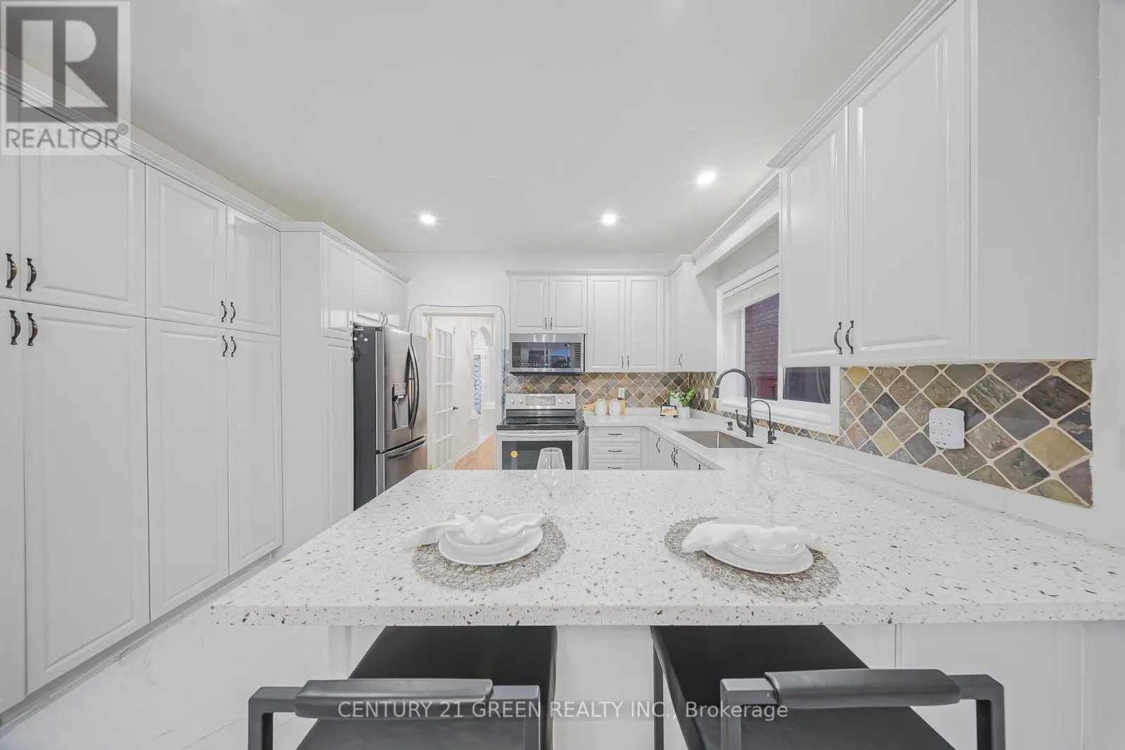 486 FERNFOREST DRIVE