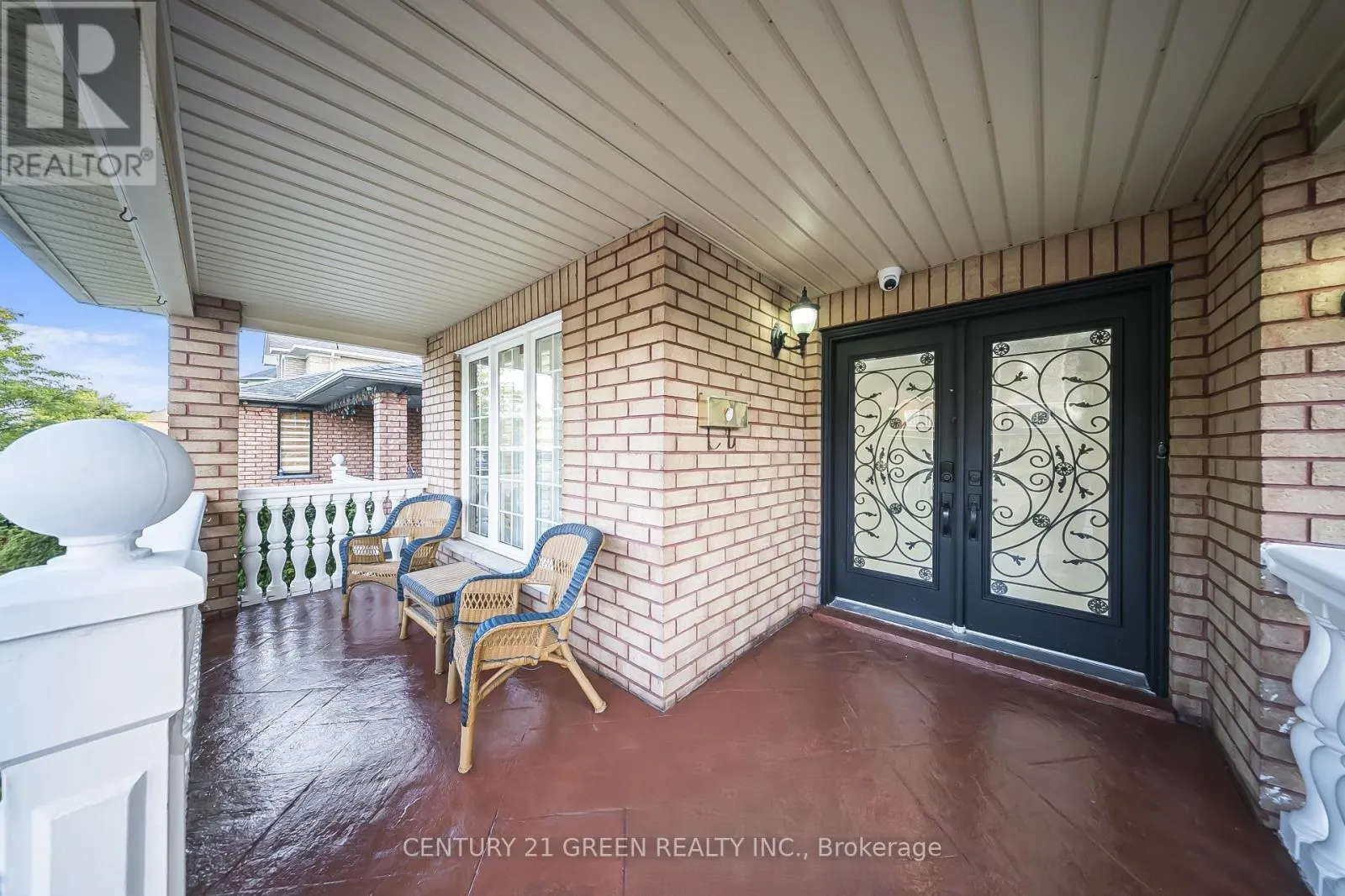 486 FERNFOREST DRIVE