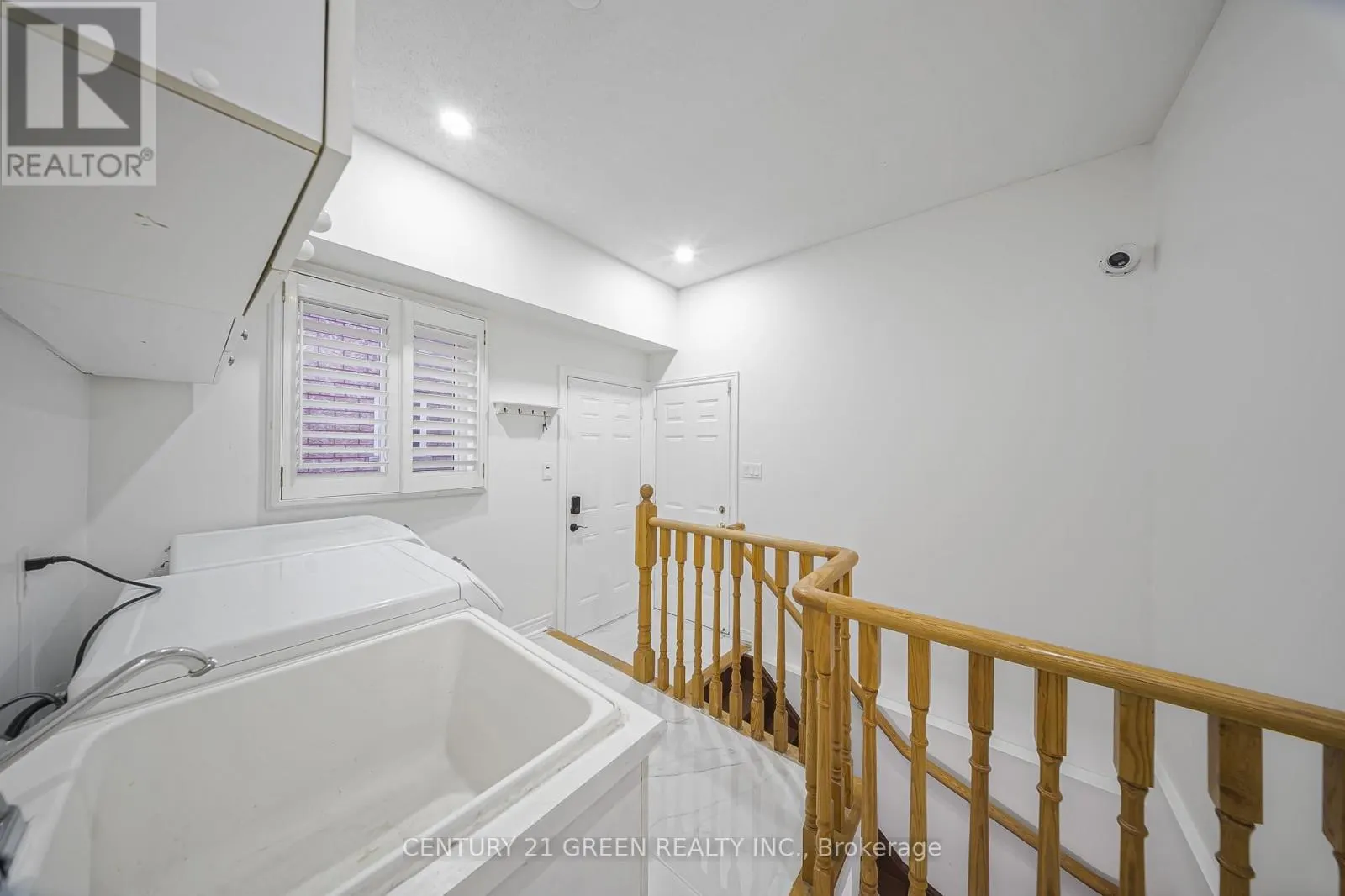486 FERNFOREST DRIVE