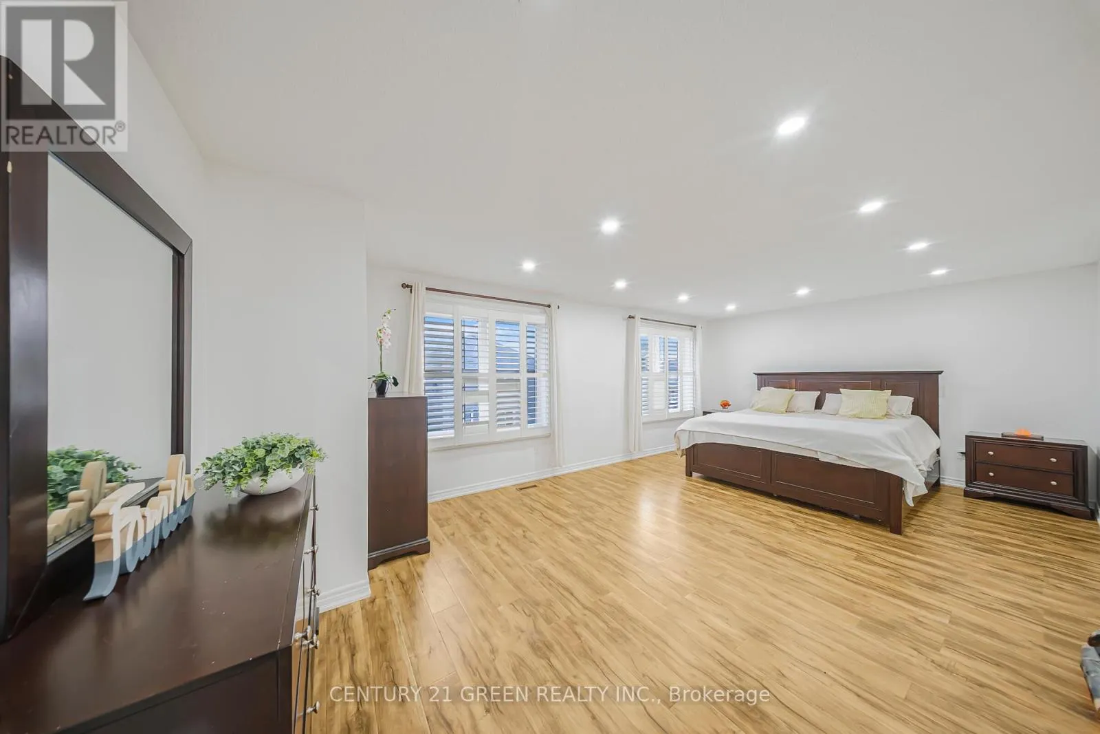 486 FERNFOREST DRIVE