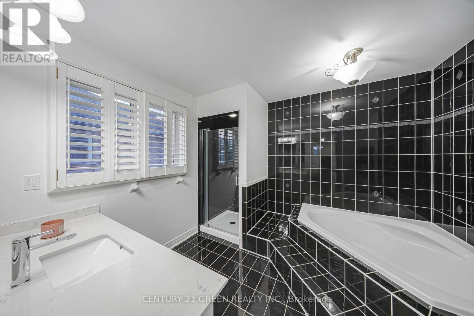 486 FERNFOREST DRIVE