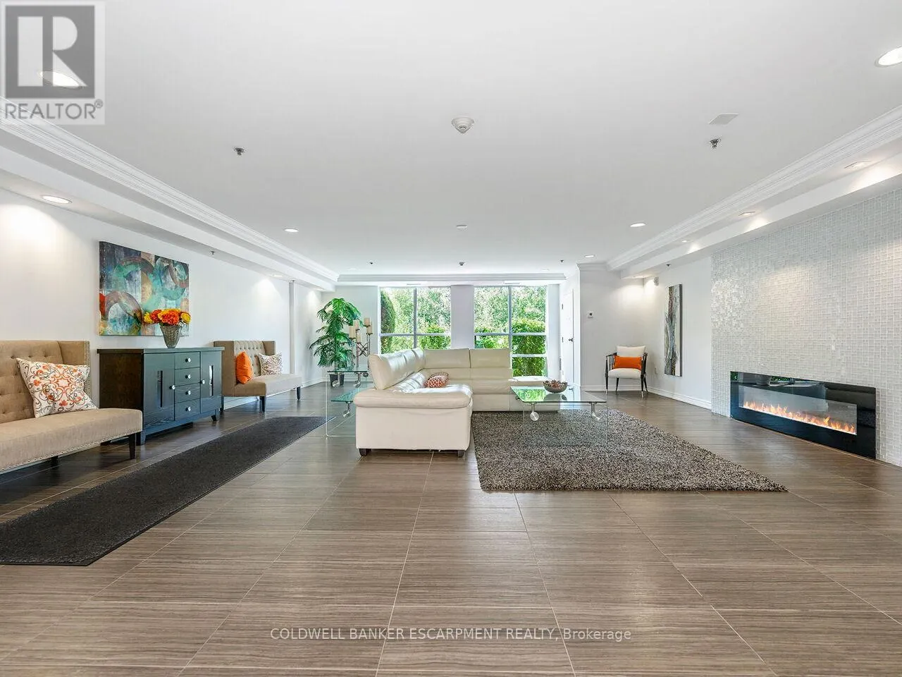 201 - 1419 COSTIGAN ROAD