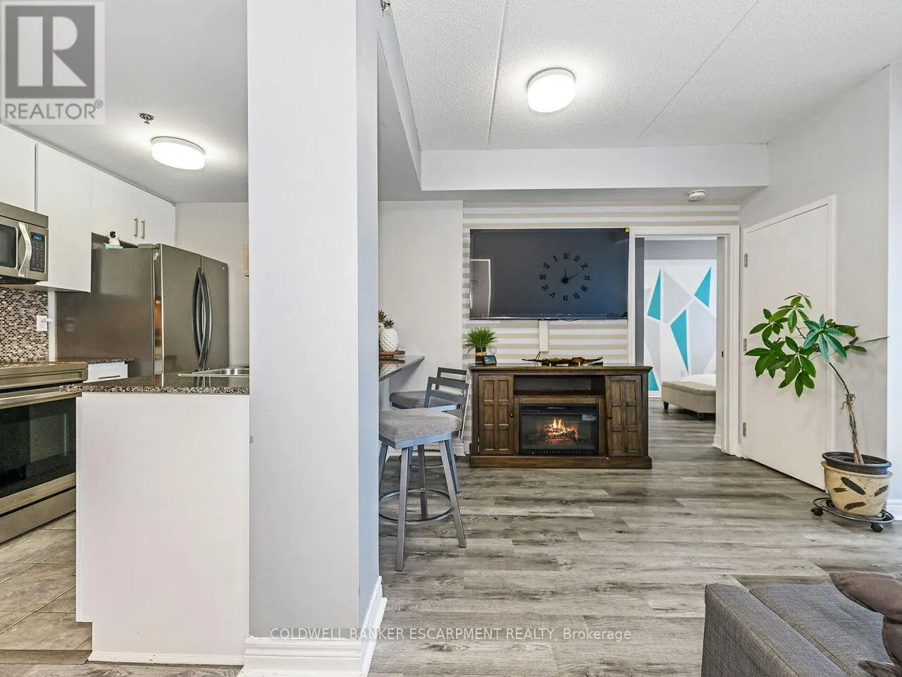 201 - 1419 COSTIGAN ROAD