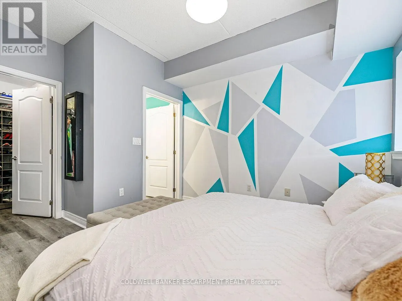 201 - 1419 COSTIGAN ROAD