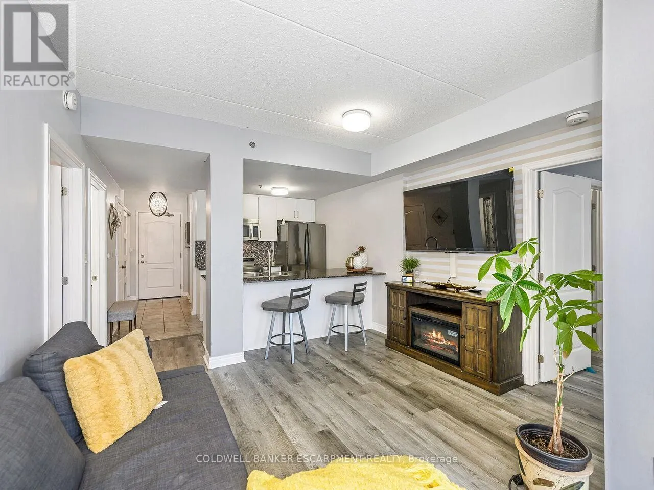 201 - 1419 COSTIGAN ROAD