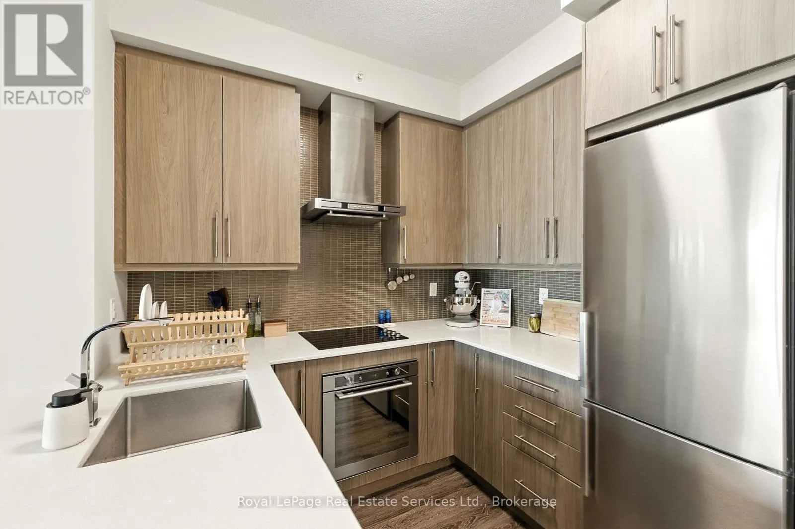 813 - 2081 FAIRVIEW STREET, #813