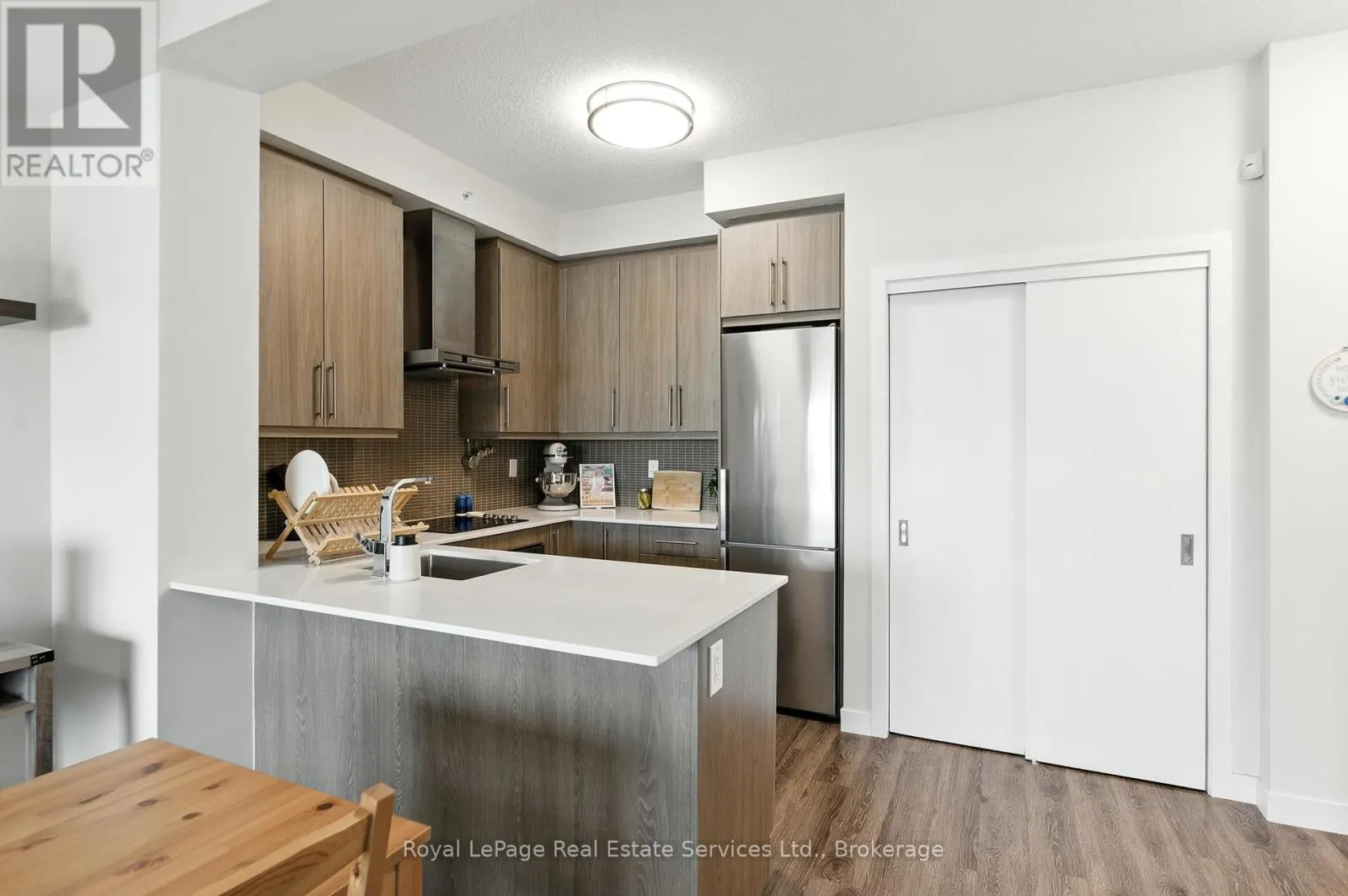 813 - 2081 FAIRVIEW STREET, #813
