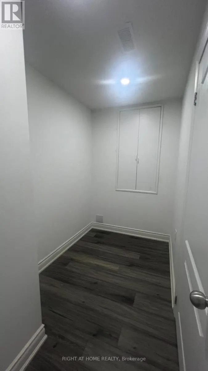 6 GRENDON CRESCENT